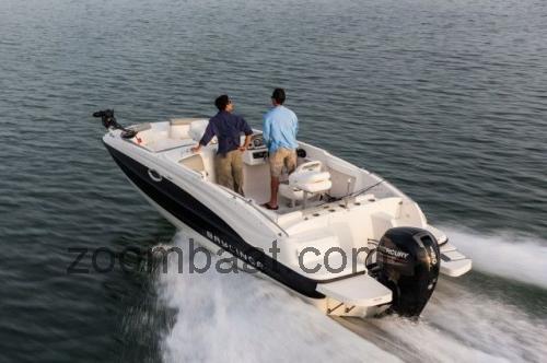 Bayliner 210 Deck Boat Spesifikasjoner og anmeldelser